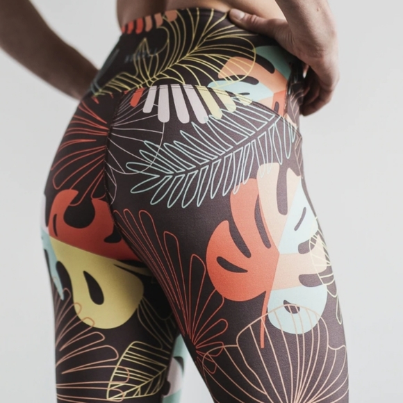 NOBULL High-Rise Crop Leggings in Oasis Floral print - Picture 3 of 12